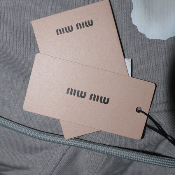 Miu Miu Duks "Grey / Siva"