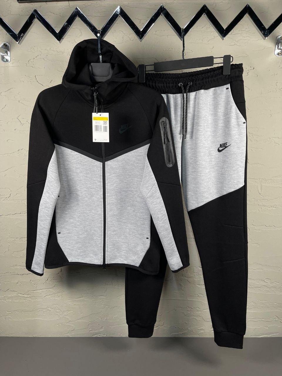 Nike Tech Fleece "Black/Grey"