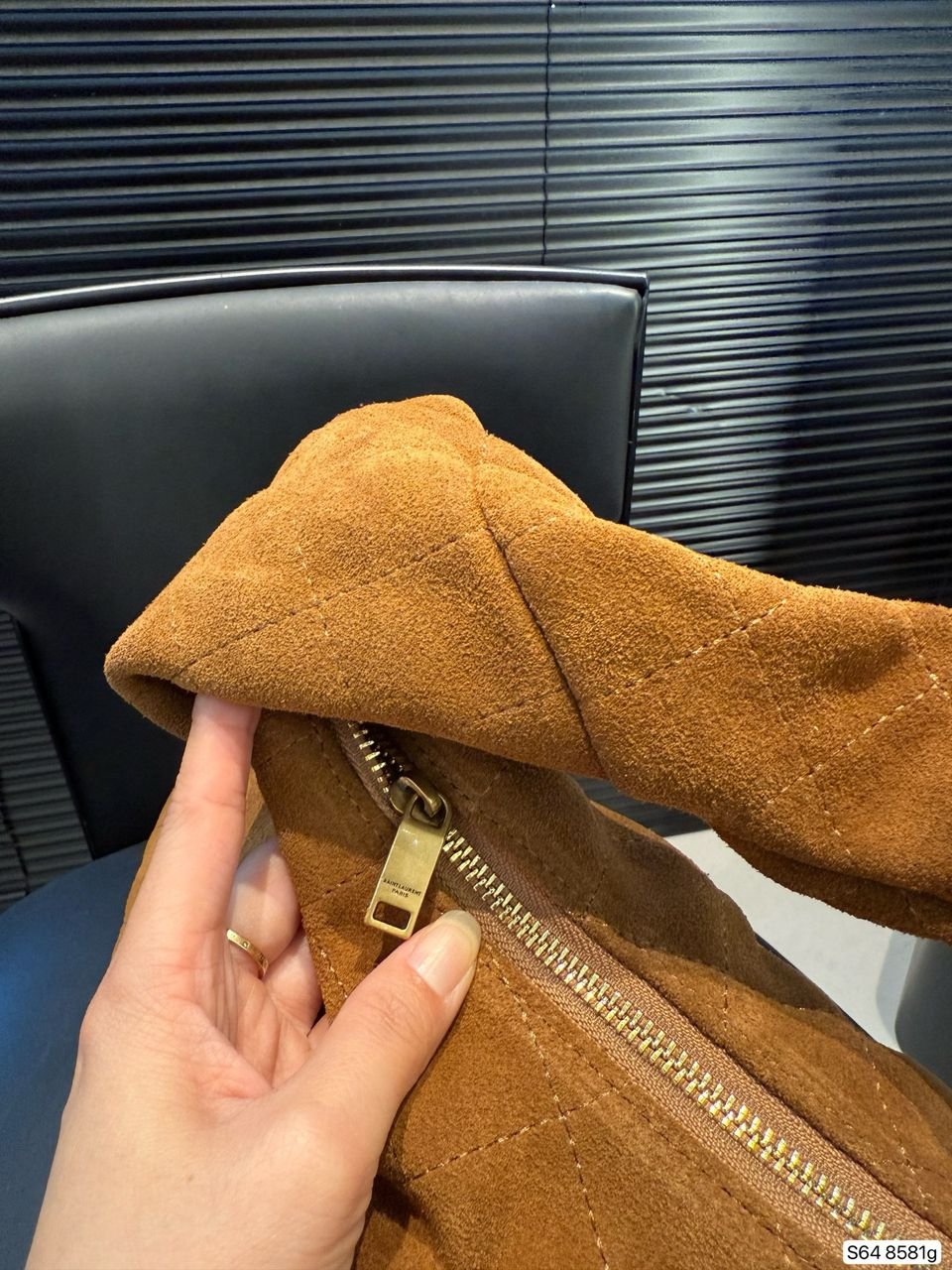 Yves Saint Laurent Hobo Shoulder Bag Suede - Slika 3