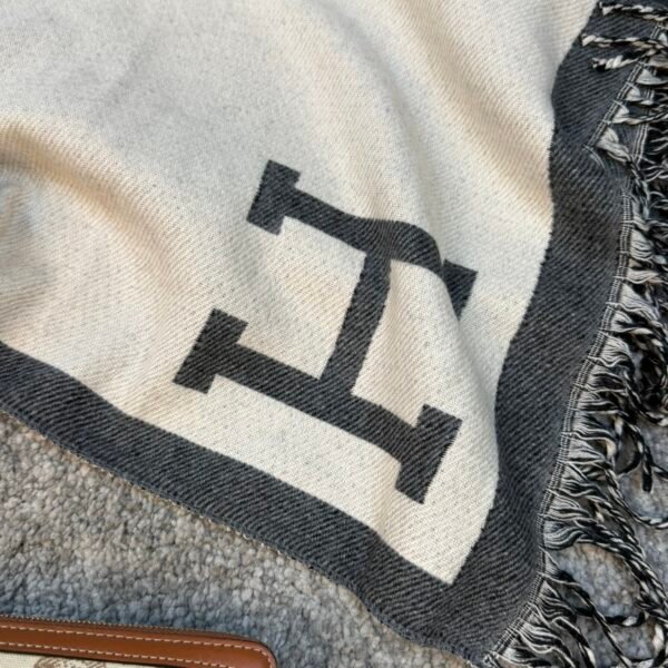 Hermes Šal Grey/White