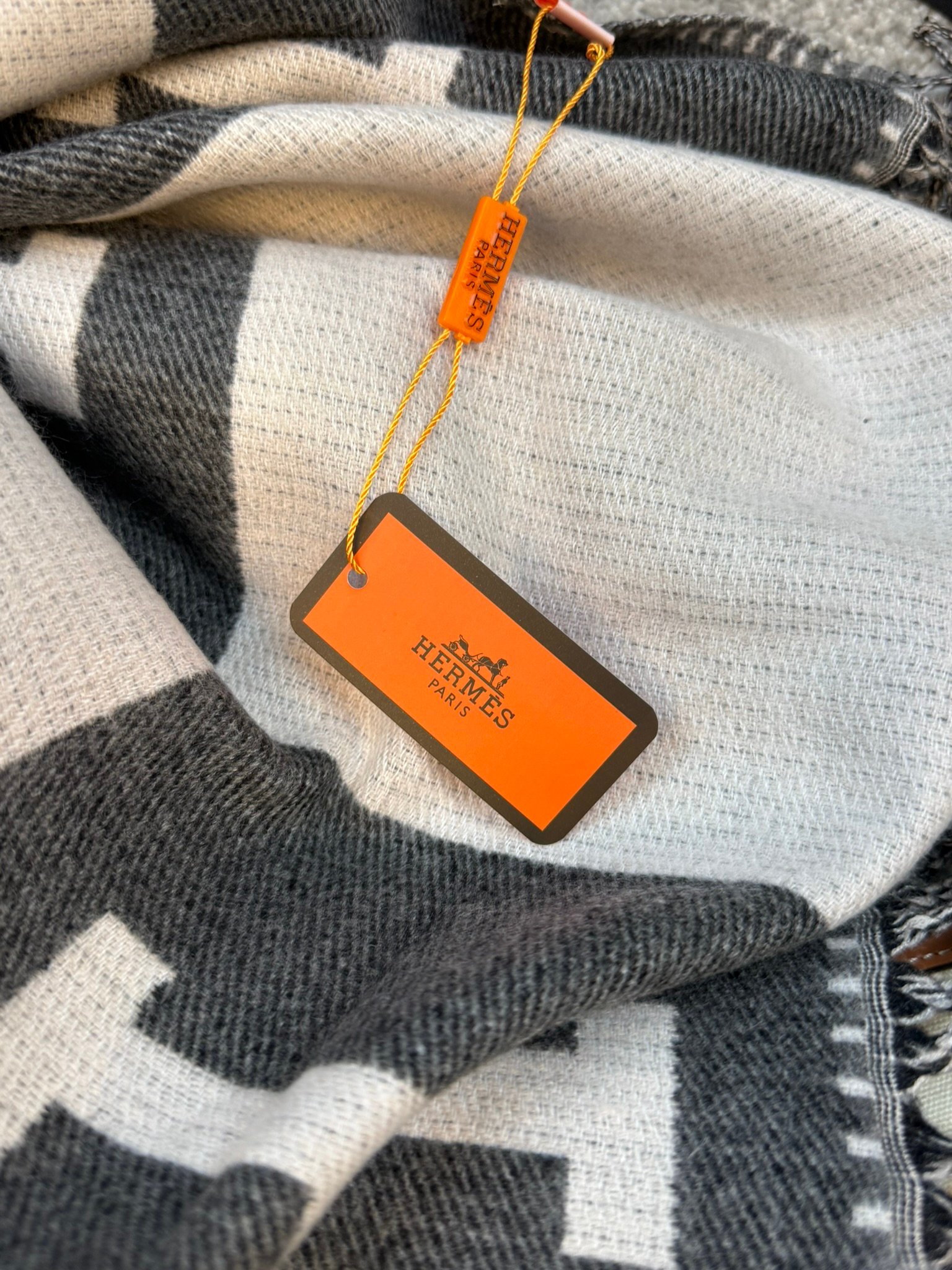 Hermes Šal Grey/White - Slika 4