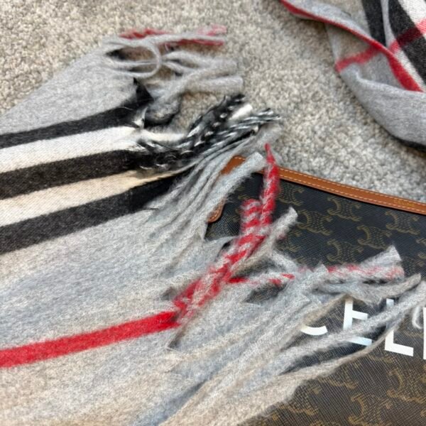 Burberry Šal Grey/Black/Red/White