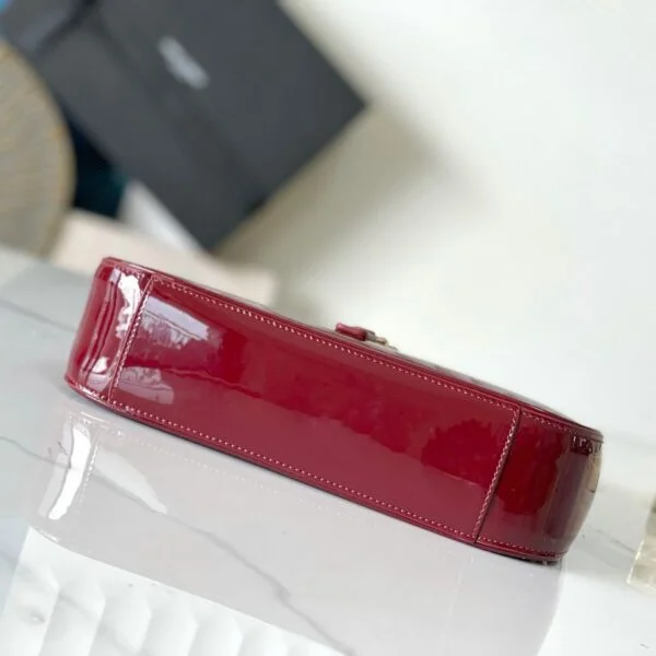 Saint Laurent LE 5 À 7 HOBO "RED"