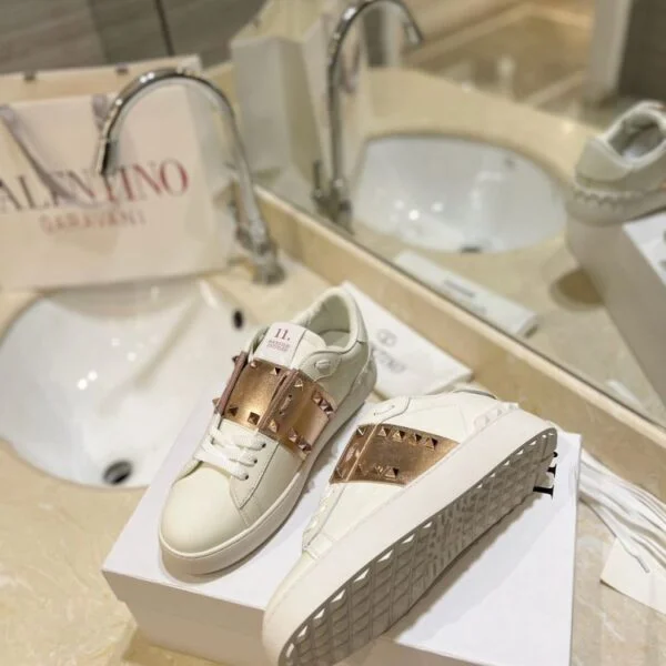 Valentino Garavani Rockstud "White-Rose Gold"