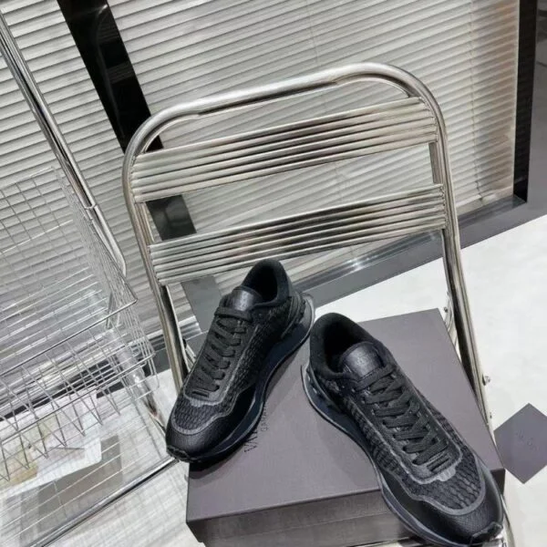 Valentino Garavani Netrunner "Black"
