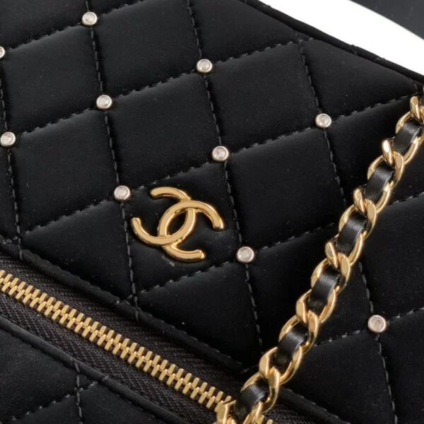 CHANEL Vanity With Chain - Velvet Black
