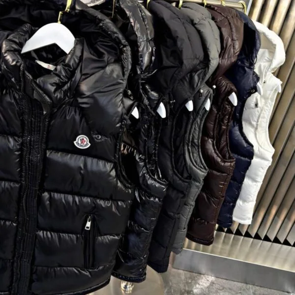 Moncler Black Bormes Hooded Down Prsluk "Black"