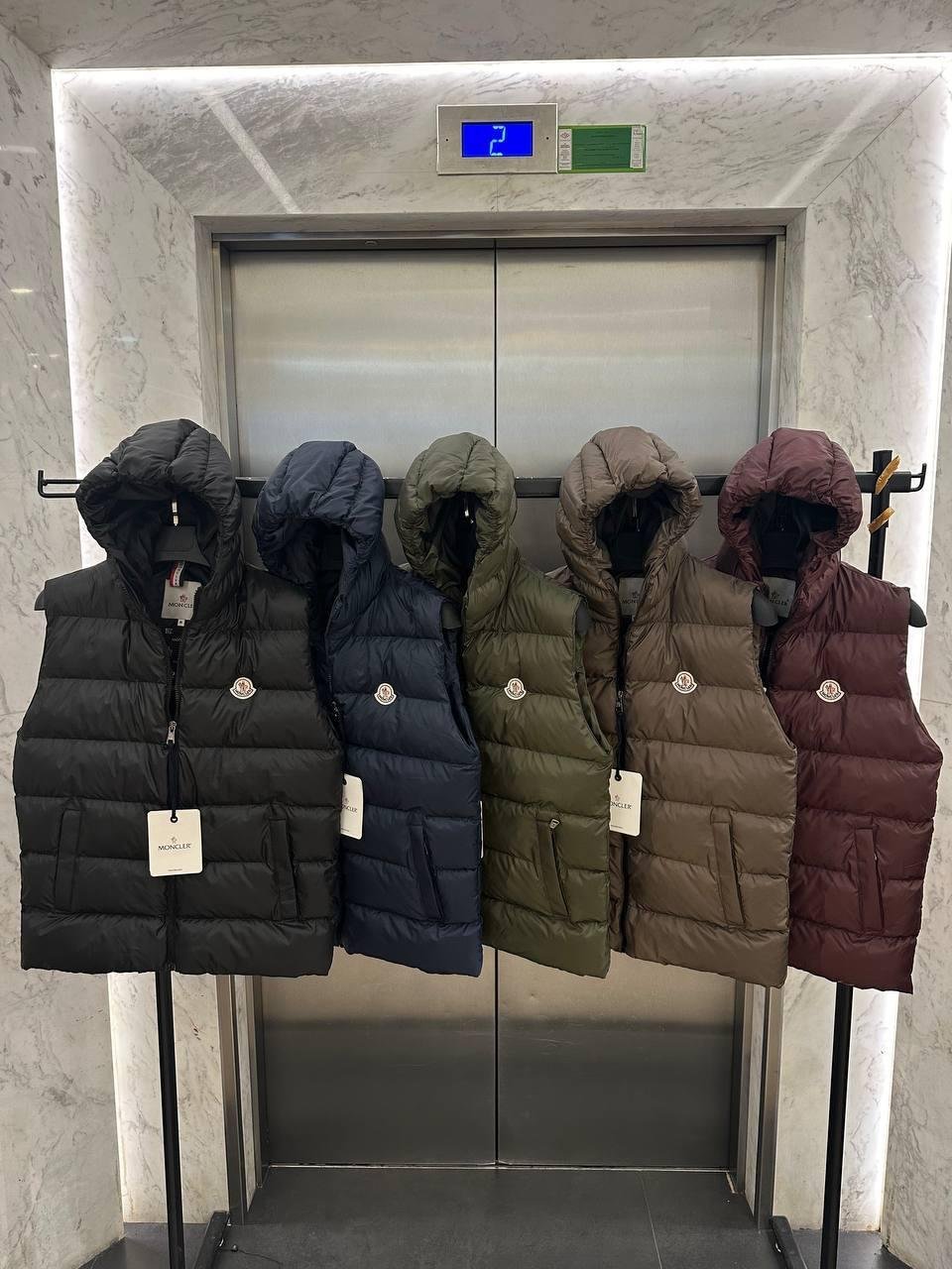 Moncler Tbb Down Prsluk s Kapuljačom "Black" - Slika 2