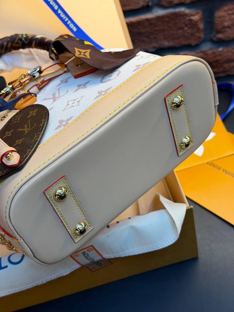 Louis Vuitton Alma "White" - Slika 10