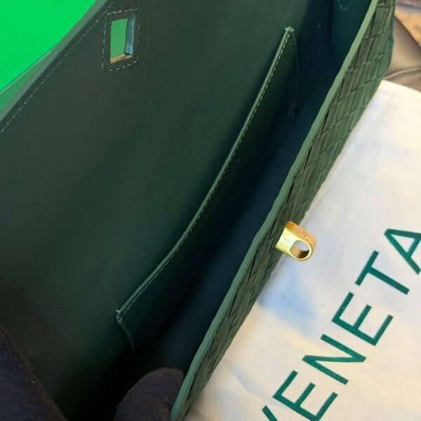 Bottega Veneta Andiamo Clutch "Green"