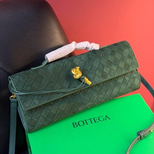 Bottega Veneta Andiamo Clutch "Green"