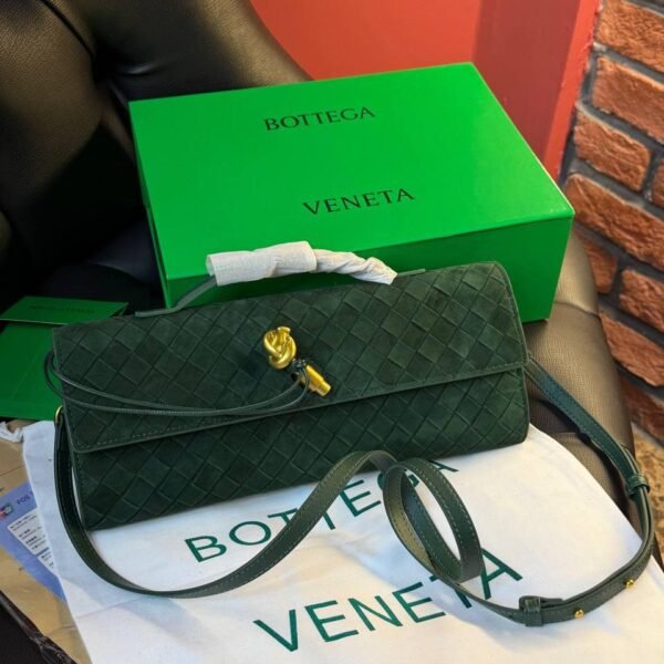 Bottega Veneta Andiamo Clutch "Green"