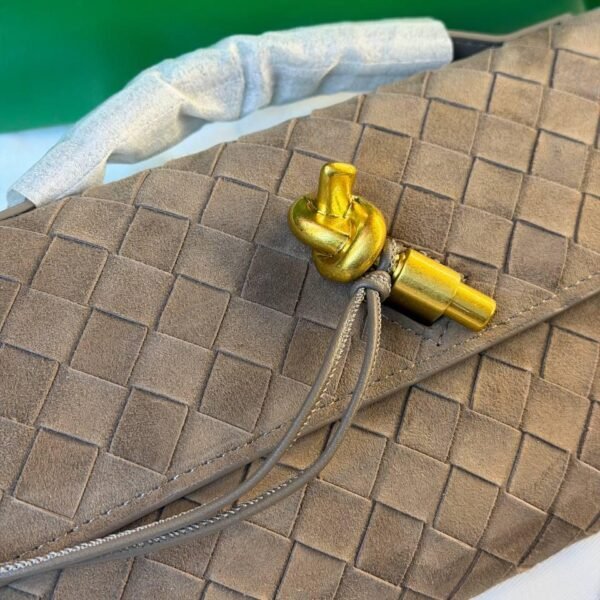 Bottega Veneta Andiamo Clutch "Beige"