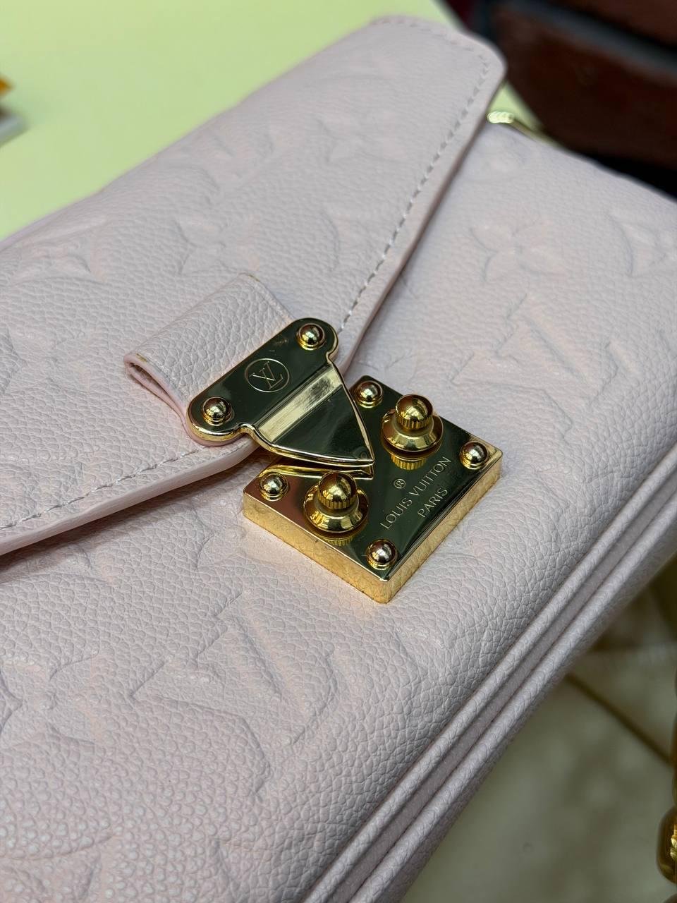 Louis Vuitton Pochette Métis East West Monogram Canvas - Slika 4