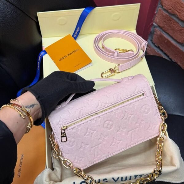 Louis Vuitton Pochette Métis East West Monogram Canvas