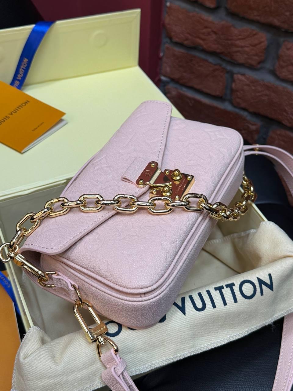 Louis Vuitton Pochette Métis East West Monogram Canvas - Slika 11