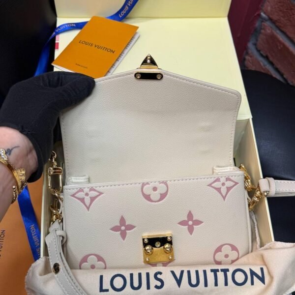 Louis Vuitton Pochette Métis East West Monogram Canvas v2