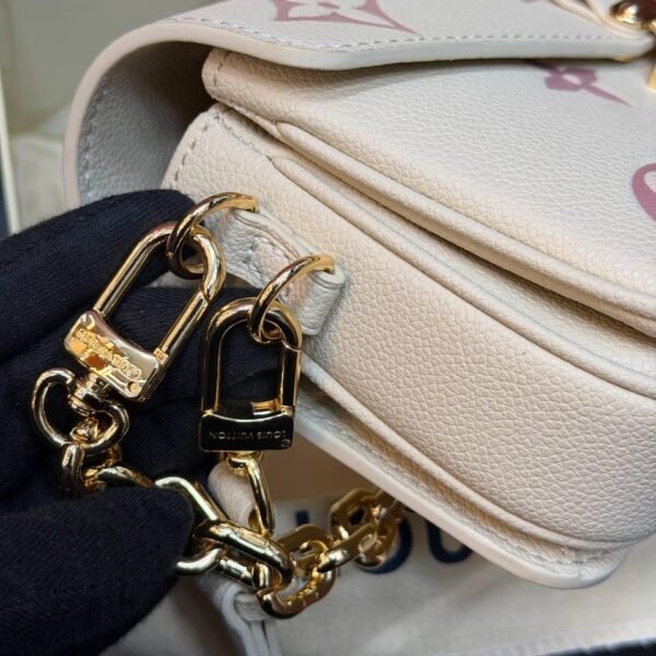 Louis Vuitton Pochette Métis East West Monogram Canvas v2