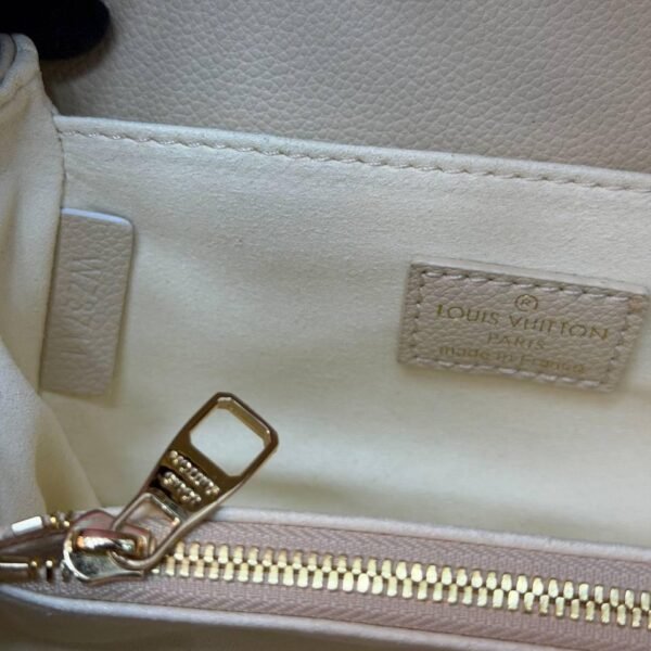 Louis Vuitton Pochette Métis East West Monogram Canvas v2