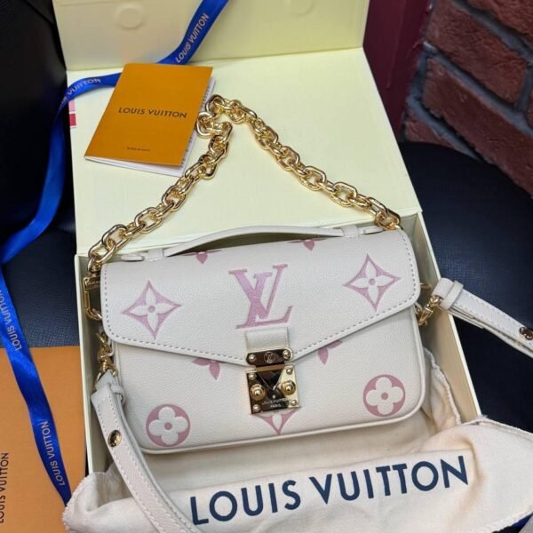 Louis Vuitton Pochette Métis East West Monogram Canvas v2