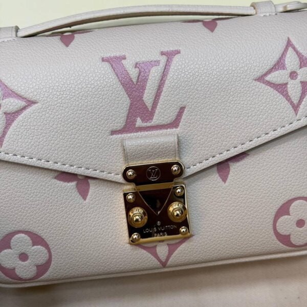 Louis Vuitton Pochette Métis East West Monogram Canvas v2