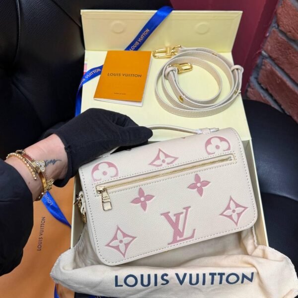 Louis Vuitton Pochette Métis East West Monogram Canvas v2