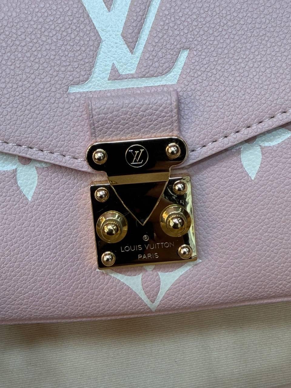 Louis Vuitton Pochette Métis East West Monogram Canvas v3 - Slika 7