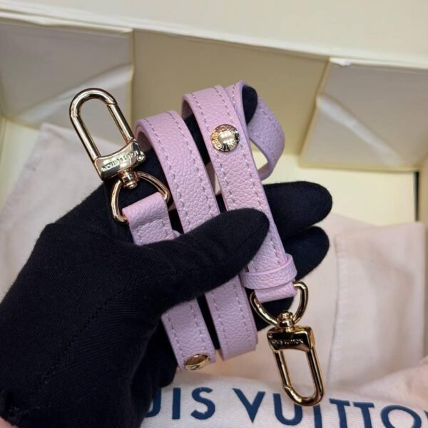 Louis Vuitton Pochette Métis East West Monogram Canvas v3