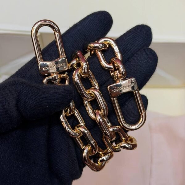 Louis Vuitton Pochette Métis East West Monogram Canvas v3