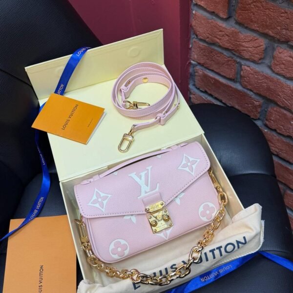 Louis Vuitton Pochette Métis East West Monogram Canvas v3