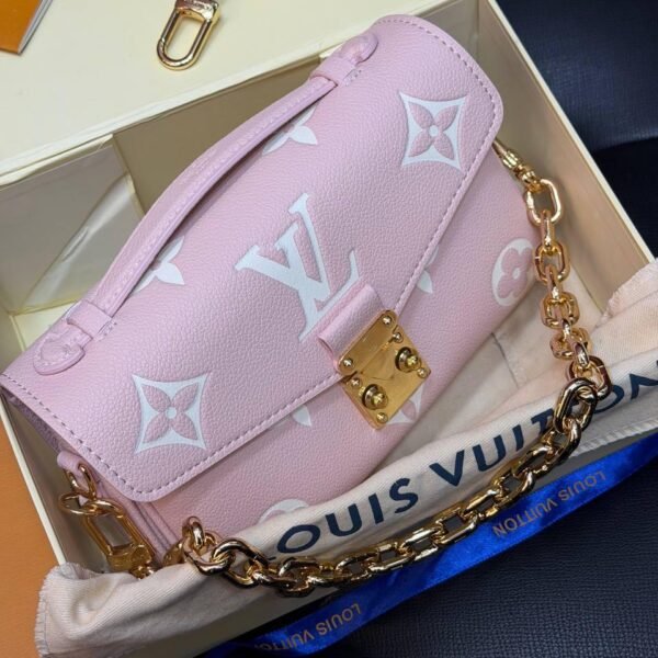 Louis Vuitton Pochette Métis East West Monogram Canvas v3