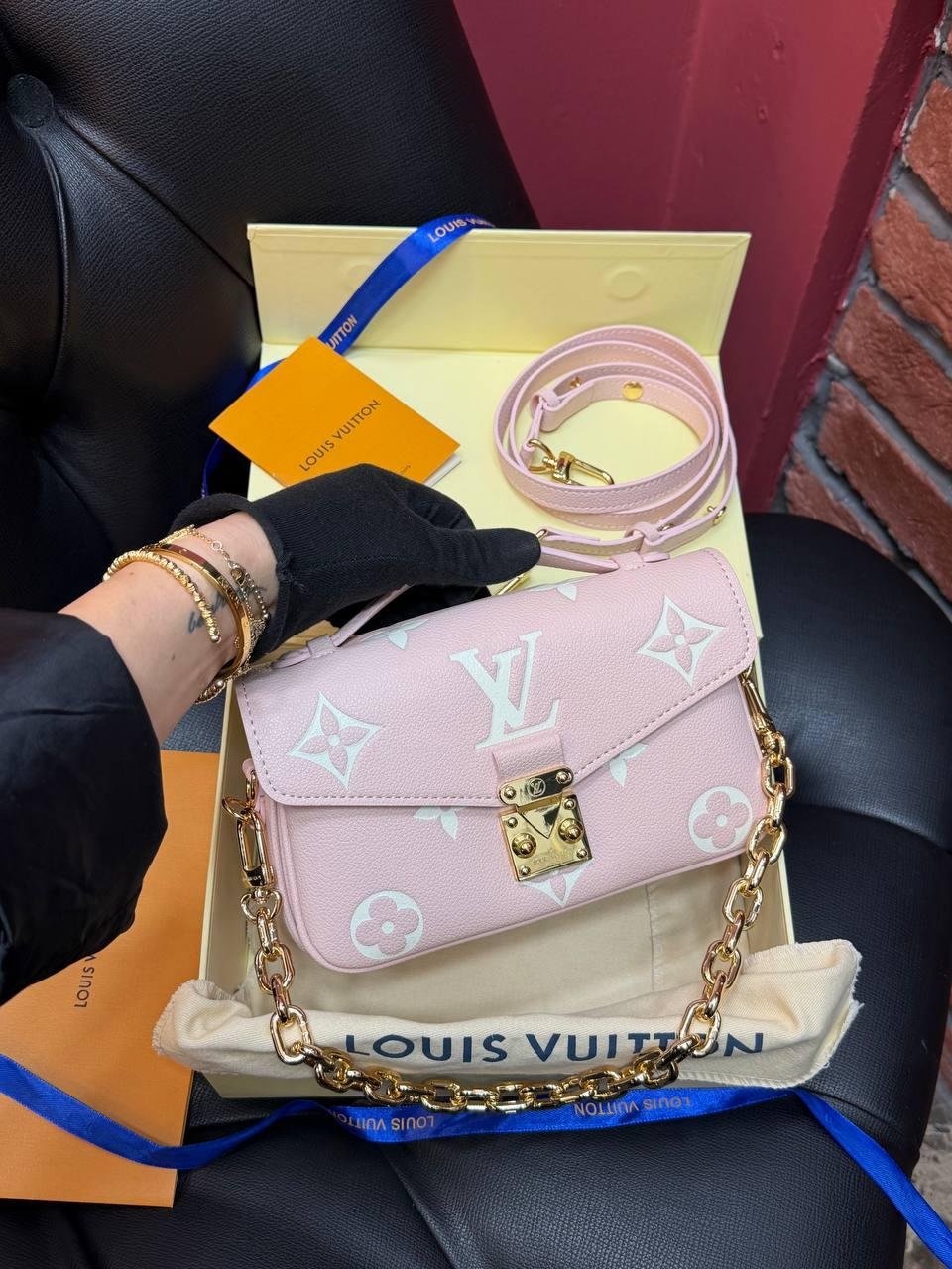 Louis Vuitton Pochette Métis East West Monogram Canvas v3 - Slika 15