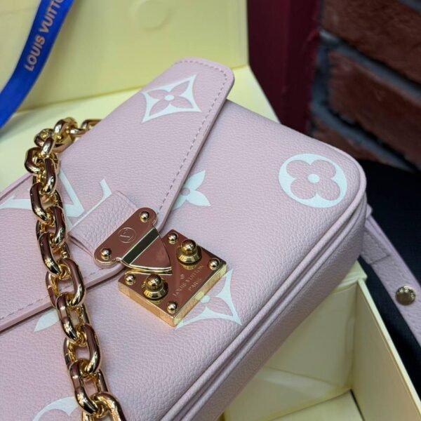 Louis Vuitton Pochette Métis East West Monogram Canvas v3