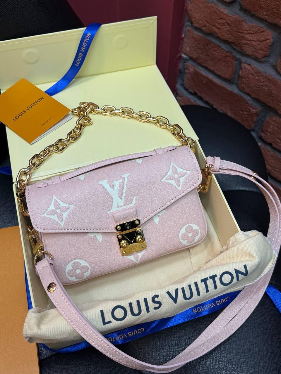 Louis Vuitton Pochette Métis East West Monogram Canvas v3 - Slika 18