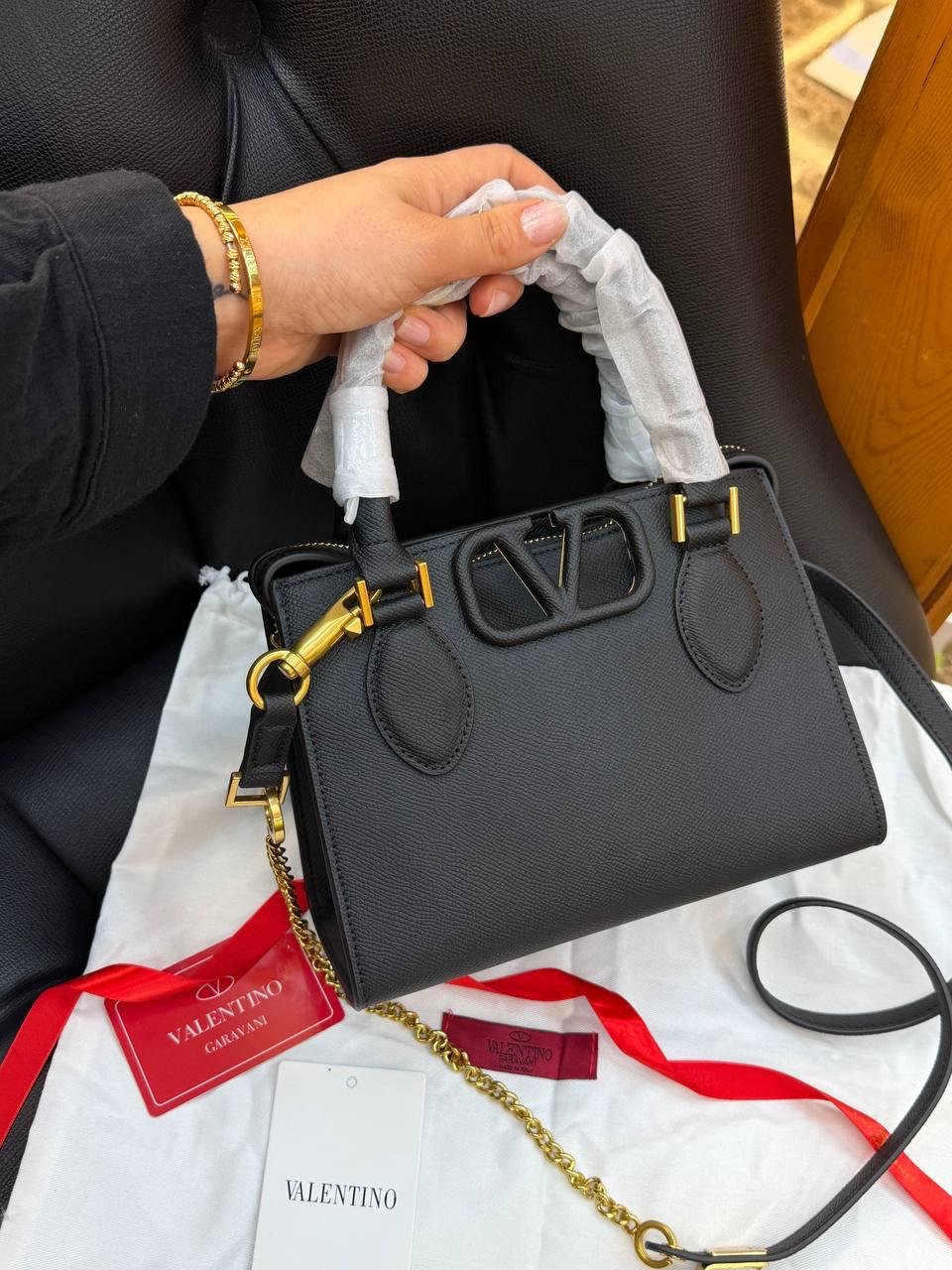 Valentino Garavani Small Vsling Leather Top-handle Bag "Black" - Slika 7