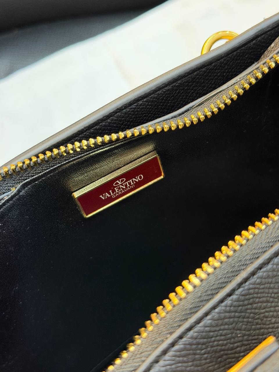 Valentino Garavani Small Vsling Leather Top-handle Bag "Black" - Slika 8