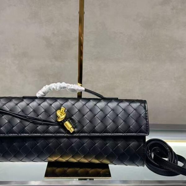 Bottega Veneta Andiamo Clutch "Black"