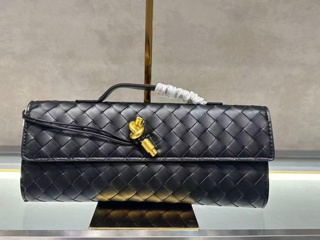 Bottega Veneta Andiamo Clutch "Black"
