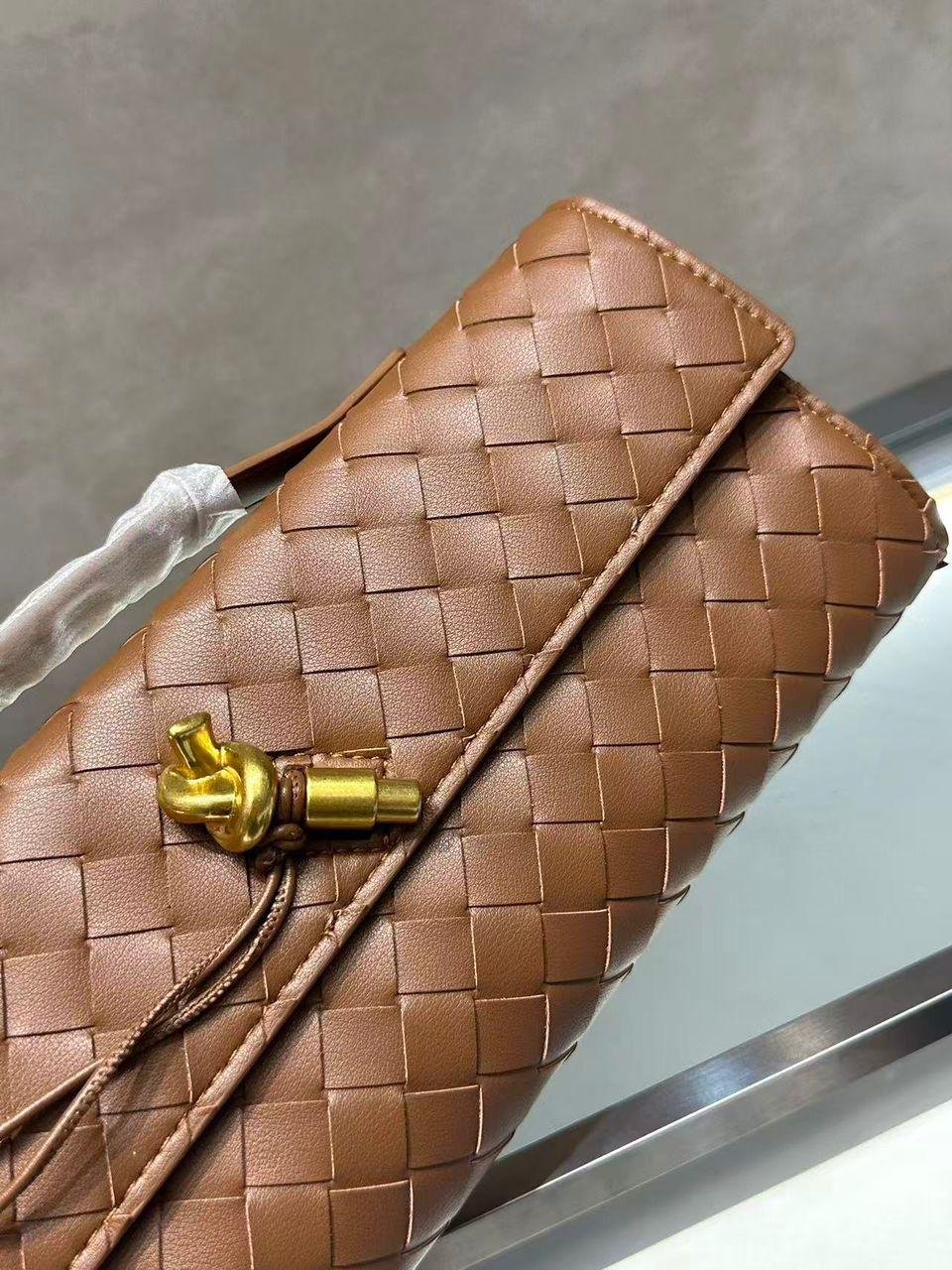 Bottega Veneta Andiamo Clutch "Brown" - Slika 2