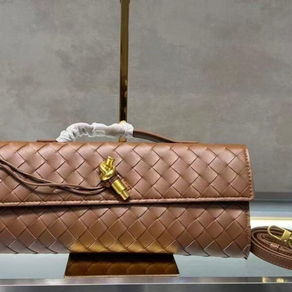 Bottega Veneta Andiamo Clutch "Brown"