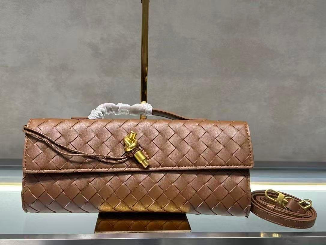 Bottega Veneta Andiamo Clutch "Brown"