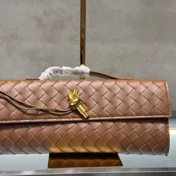Bottega Veneta Andiamo Clutch "Brown"