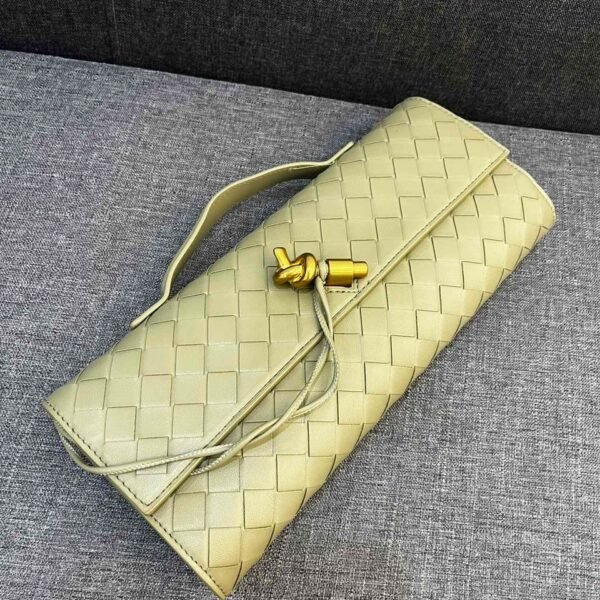 Bottega Veneta Andiamo Clutch "Green"