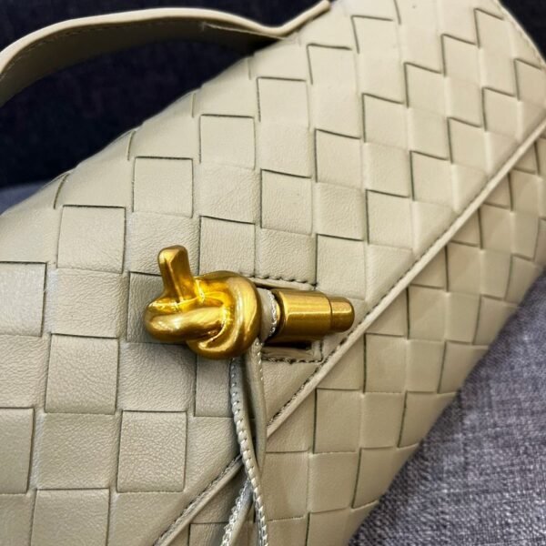 Bottega Veneta Andiamo Clutch "Green"